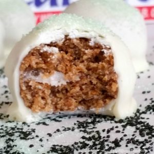 These 2 ingredient Oatmeal Cream Pie Truffles are the jewels of the Leprechaun. Easy to decorate for any holiday and the kids will love them.